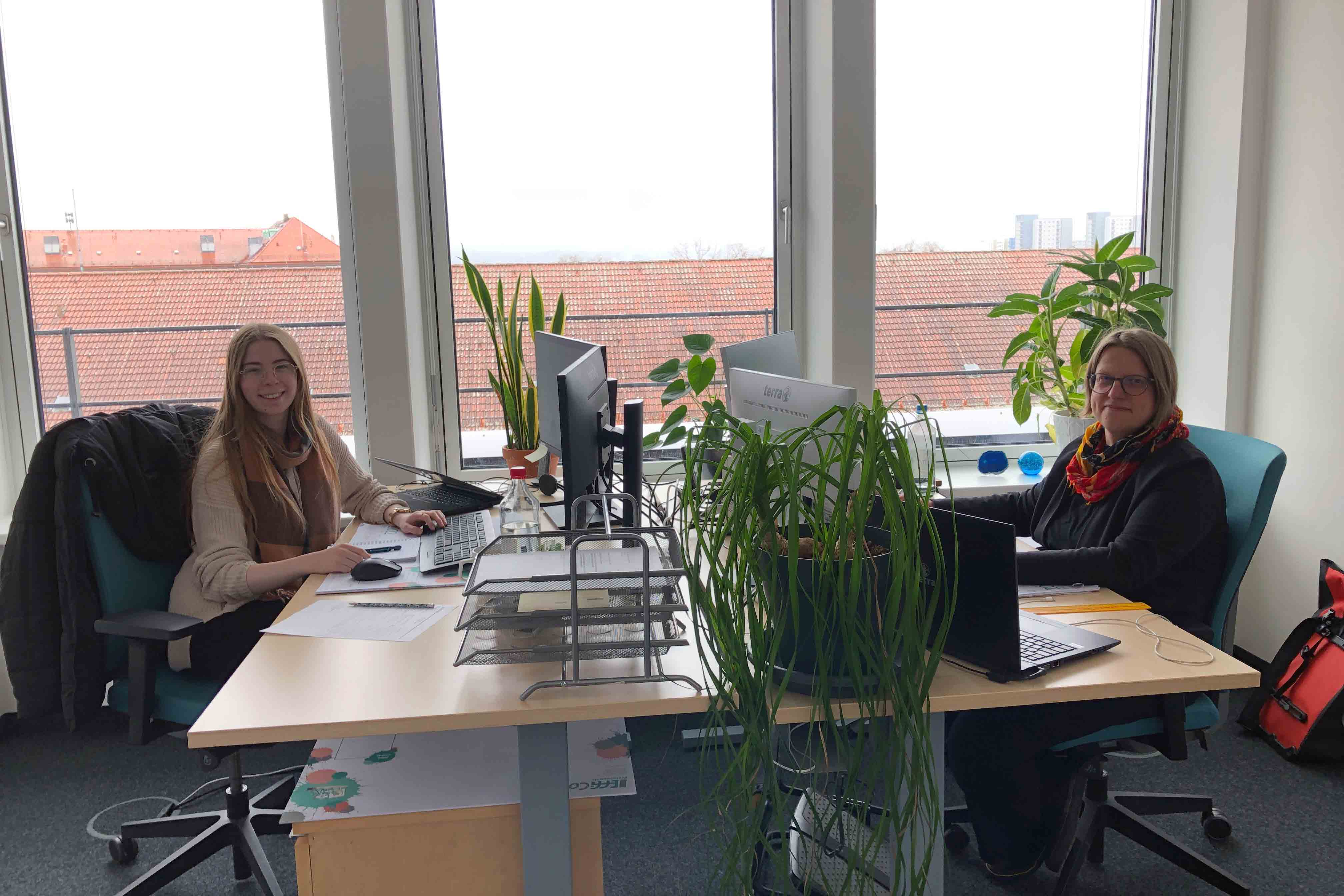Caro und Mandy - Recruiting bei EffiCon